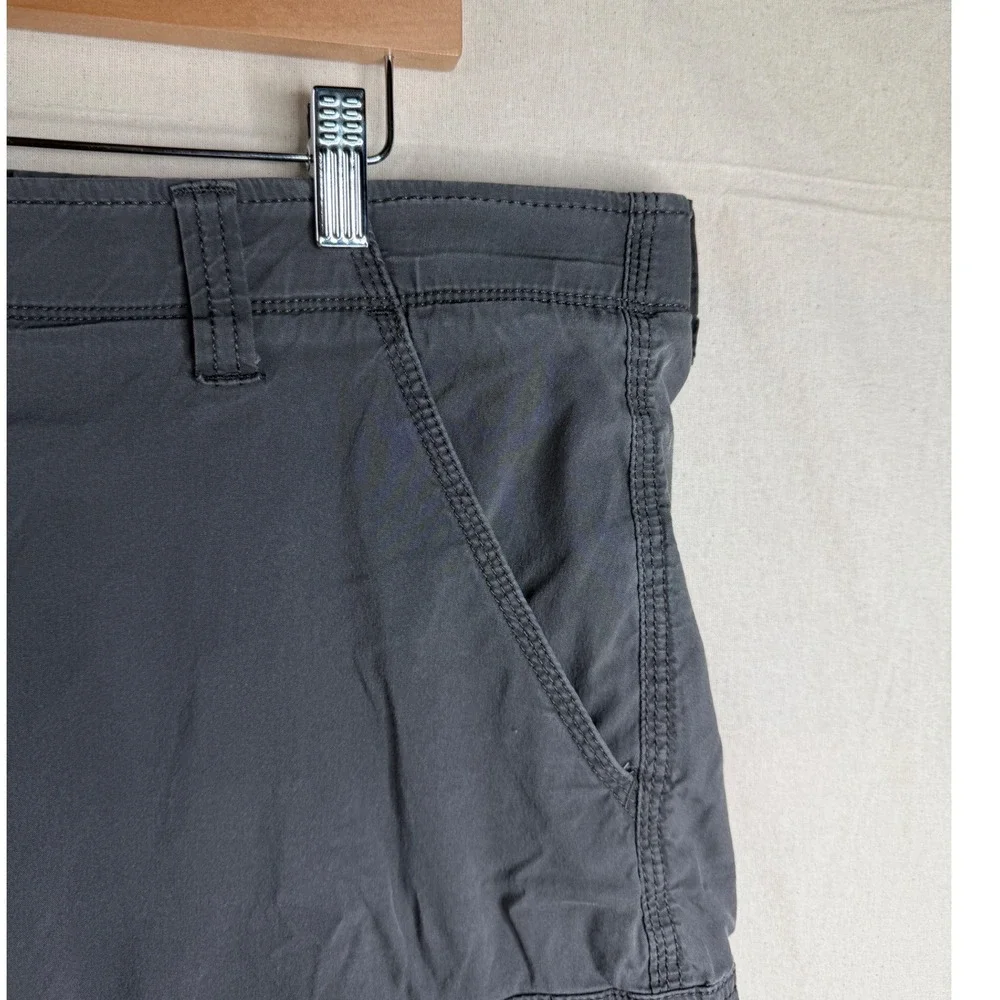 Wrangler Men's Cargo Flat Front Shorts size 40 Charcoal Gray